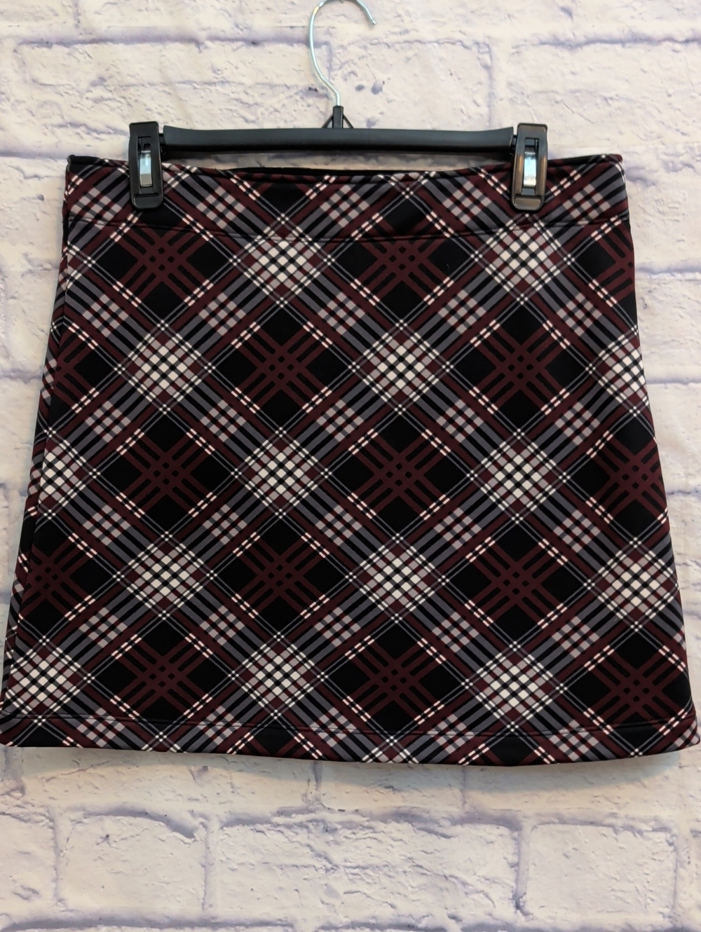 Athleta Burgundy & Black Plaid Scuba Stretch Mini Skirt - Size Medium